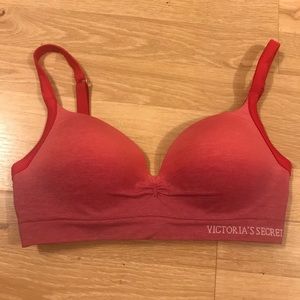Victoria’s Secret Wireless LightlyPadded TShirtBra